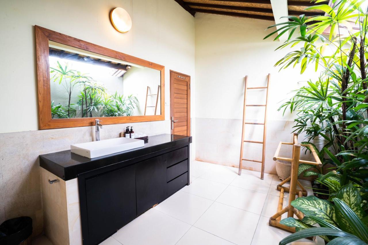 Agni - Newly Renovated Tropical In Peaceful Location A Short Walk From The Of Villa *